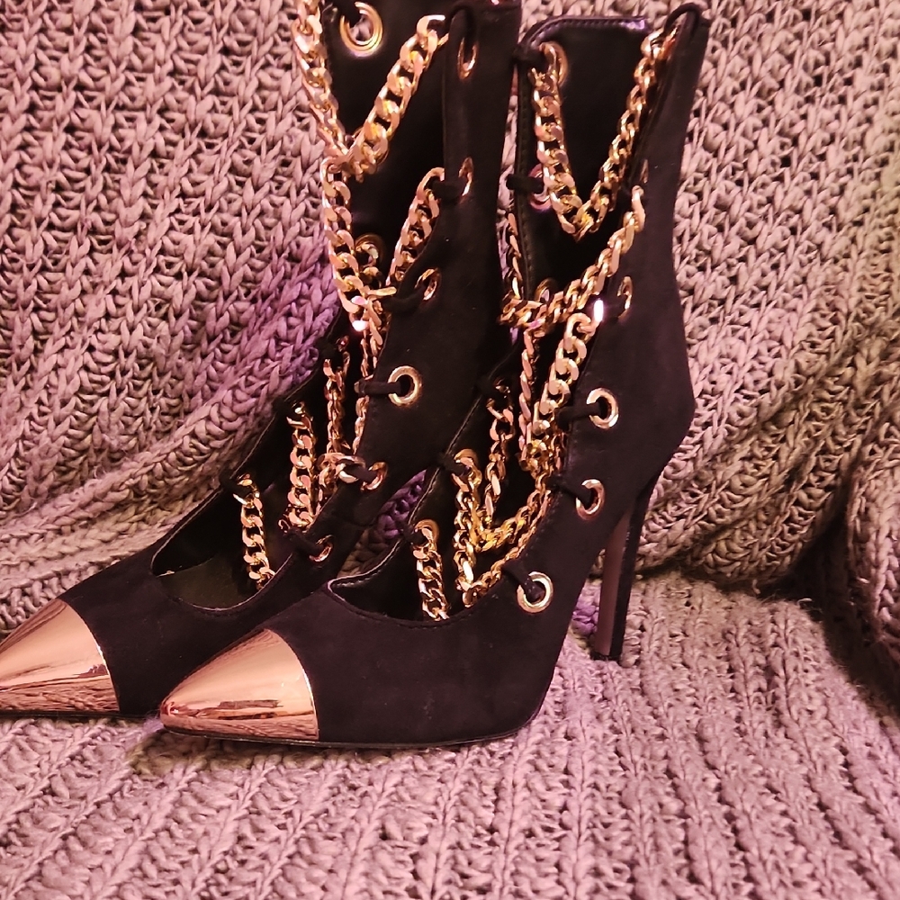 Elegant Black and Gold Chain-Embellished Women's Heels